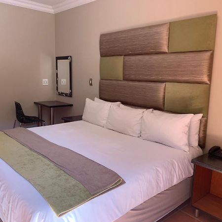Polokwane Lodge Bagian luar foto