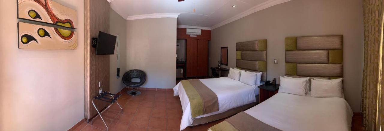 Polokwane Lodge Bagian luar foto