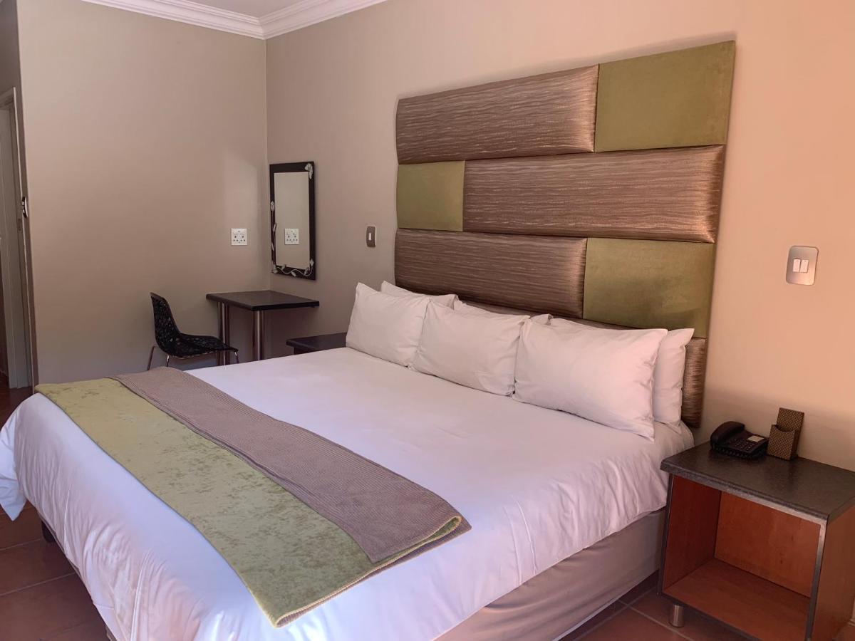 Polokwane Lodge Bagian luar foto