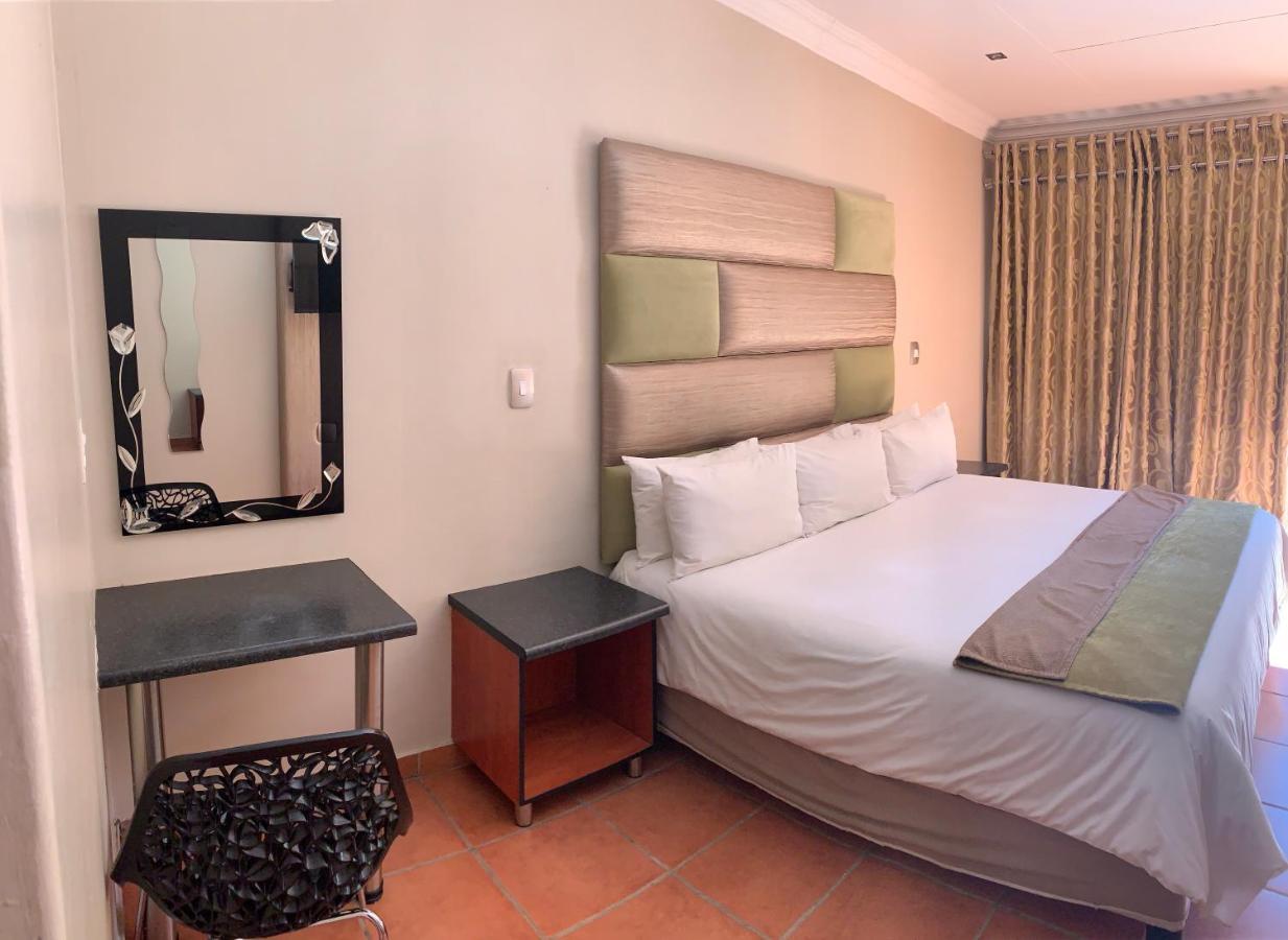 Polokwane Lodge Bagian luar foto